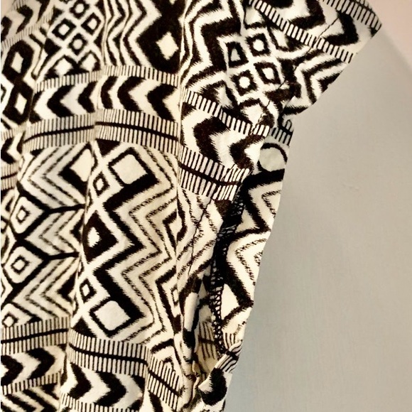 Forever 21 black white short-sleeve tunic style shirt belt loop… - Picture 8 of 9